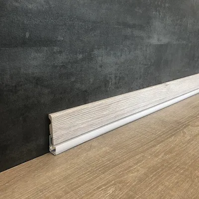 Produktbild von Licht - Fußleiste / Licht Sockelleiste "Vernante" (10 x 58 mm) -Weißeiche
