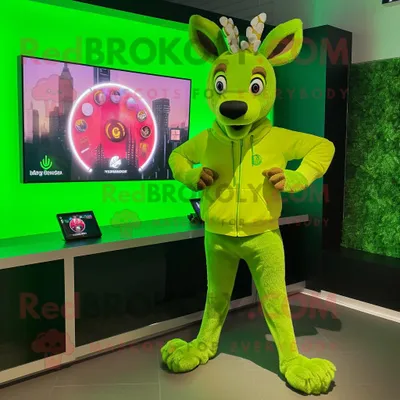 Obrázek produktu pro Postava REDBROKOLY maskota Lime Green Deer oblečená do mikiny a digitálních hodinek