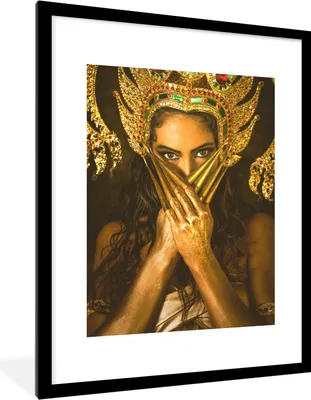 Produktbild von MuchoWow® MuchoWow® Gerahmtes Poster Frau - Gold - Krone 60x80 cm - Poster mit zchwarzem Bilderrahmen - Wohnzimmer - Dekorationen - Prämie