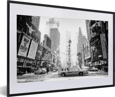 Produktbild von MuchoWow® MuchoWow® Gerahmtes Poster New York - Auto - Taxi - Schwarz - Weiß 60x40 cm - Poster mit zchwarzem Bilderrahmen - Schlafzimmer - Plakat in Rahmen - Drucken