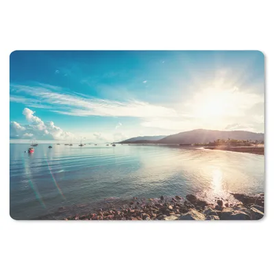 Produktbild von MuchoWow® Schreibtischunterlage Meer - Boot - Berg 60x40 cm - XXL Mauspad - Großes Mauspad