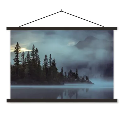 Produktbild von MuchoWow® Textilposter Wald - Wasser - Nebel 90x60 cm mit schwarzem Rahmen - Aufhängungssatz