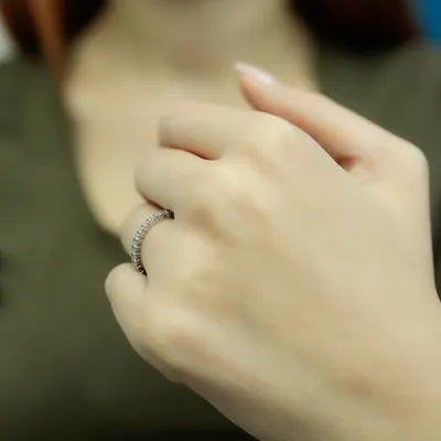 Produktbild von 0,90 Carat Diamant rundum Memoire Ring 14 Karat Weißgold - 62 (19,70 mm)