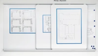 Produktbild von Schiebetafelanlage für Wandmontage BxT 5000x1306mm mit Whiteboard Rückwand