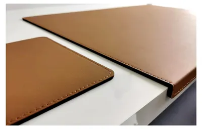 Produktbild von Gewinkelte Schreibtischunterlage mit Kantenschutz und Mauspad aus Echtleder