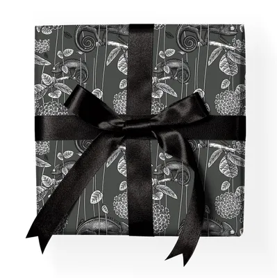 Produktbild von Cooles Geschenkpapier Designersmit Chamäleon, Blumen, grau - G23036, 32 x 48cm