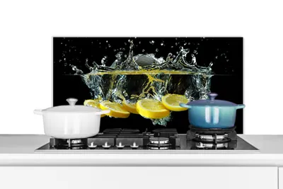 Obrázok produktu pre KitchenYeah® Splashback kitchen - Kuchynský splashback - Ochrana steny sporáka a drezu - Citrón - Ovocie - Žltá - Zátišie - Voda 80x40 - Alu-Dibond (alternatíva skleneného splashbacku) - Tepelne odolný