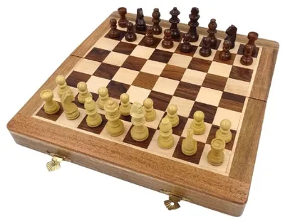 Produktbild von Casa Padrino Luxus Schach Set Braun / Beige 30 x 30 cm - Zusammenklappbares Holz Schachspiel - Holz Schachbrett mit Holz Schachfiguren - Luxus Deko Accessoires