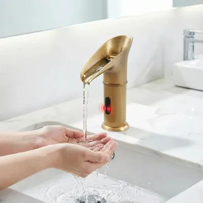 Produktbild von Waschtischarmatur - Sensor Wasserhahn - Berührungslos - Wasserfallauslauf - Hygienisch - Reduziert Infektionsrisiko