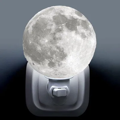 Zdjęcie produktu dla Wydrukowana w 3D lampka nocna LED o wysokości 10,2 cm, gotowa do podłączenia, idealna do dekoracji sypialni i salonu.