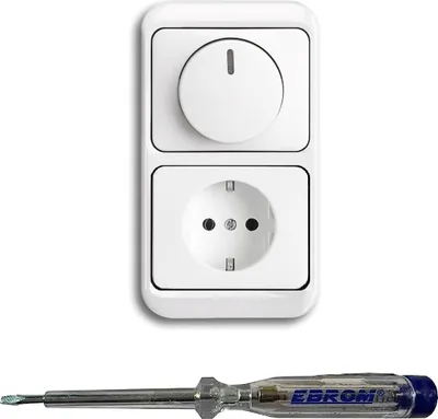 Produktbild von Busch Jäger 6523U-102 LED Drehdimmer Dimmer + Dimmerscheibe 6540-24G und Steckdose 20EUC-24G in alpha studioweiß inklusive EBROM Phasenprüfer zur Montage der Geräte (6523 U – 102)