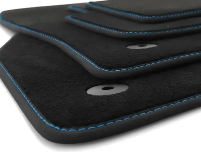 Immagine prodotto di Tappetini adatti per Polo 6 (AW) dal 2017 Tappeto auto in velours di  4 pezzi nero cuciture decorative blu