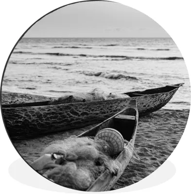 Produktbild von MuchoWow® Aluminium Wandkreis Boote am Strand - schwarz und weiß Ø 30 cm Wanddeko Modern Wohnzimmer - Wand Bild - Wohnzimmer - Runde Bilder - Alubilder - Kunst für zu Hause - Aluminium - Wanddekoration