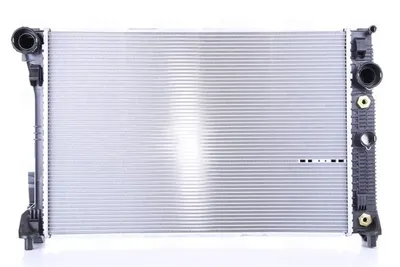 Produktbild von NISSENS 67101 Kühler Wasserkühler Motorkühler passend für MERCEDES-BENZ C-Klasse Limousine (W204) E-Klasse Limousine (W212) E-Klasse T-modell (S212)
