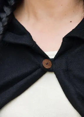 Produktbild von Wollumhang Jarven, verschiedene Farben : schwarz Farbe: schwarz