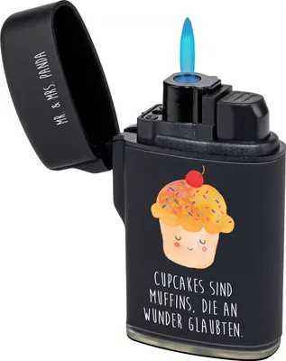 Produktbild von Mr. & Mrs. Panda Feuerzeug Cupcake - Schwarz - Geschenk, sturmfeuerzeuge, Muffin, Backen, Küche Deko, Wunder, sturmfeuerzeug, Motivation Sprüche, Lustige, gas anzünder