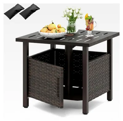 Produktbild von Wetterfester Beistelltisch für den Außenbereich, Rattan Gartentisch mit Schirmloch und 2 Sandsäcken, Kleiner Balkontisch, Kaffeetisch für Garten, Balkon, Terrasse, 55,5 x 55,5 x 47,5 cm