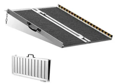 Productafbeelding van Famanu oprijplaat - Opklapbaar - Antislip oppervlak - 61x74 cm - Draagvermogen 363 kg