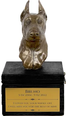 Zdjęcie produktu dla Dobermann I – urna z grawerem i rzeźbą psa, ostatnie pożegnanie, ręcznie wykonany produkt marki Art-Dog
