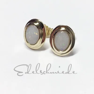 Produktbild von handgefertigte Ohrstecker in 333/- Gelbgold mit Opal Cabochon