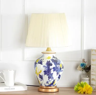 Produktbild von Fine Asianliving Chinesische Tischlampe Porzellan Weiß Abstrakt Blumen Handgefertigt - Aerin D30xH48cm
