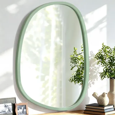 Image de Miroir mural unique avec cadre en bois au design asymétrique