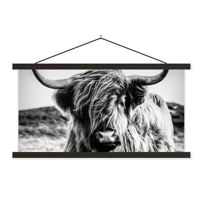 Produktbild von MuchoWow® Textilposter Schottischer Highlander - Natur - Kuh - Schwarz - Weiß 90x45 cm mit schwarzem Rahmen - Klemmleisten