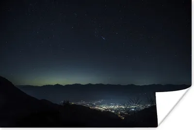 Produktbild von MuchoWow® Poster Himmel über den Bergen bei Nacht in Schwarz-Weiß 60x40 cm - Schlafzimmerdekoration
