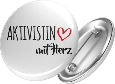 Produktbild von Huuraa Button Aktivistin mit Herz 25mm rund mit Sicherheitsnadel Ansteckbutton Geschenkidee