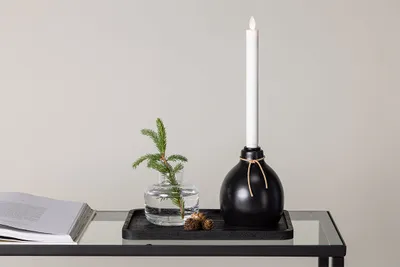 Immagine prodotto di Portacandele Ulricehamn con luce LED nera.