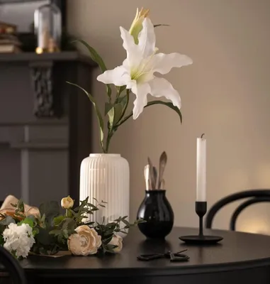 Zdjęcie produktu dla Biały ceramiczny wazon 20 cm do dekoracji domu i stołu w geometryczny wzór z kwiatami - wazon z trawą pampasową.