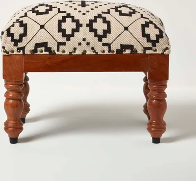 Produktbild von HOMESCAPES Polsterhocker Reva schwarz-creme mit Holzbeinen, 50 x 30 x 40 cm