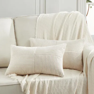 Produktbild von Set aus 2 cremefarbenen, beigefarbenen Cord-Kissenbezügen 50x70 cm, weicher, dekorativer Kissenbezug für Sofakissen, Boho-Dekoration für Sofa, Schlafzimmer, Wohnzimmer und Bett.