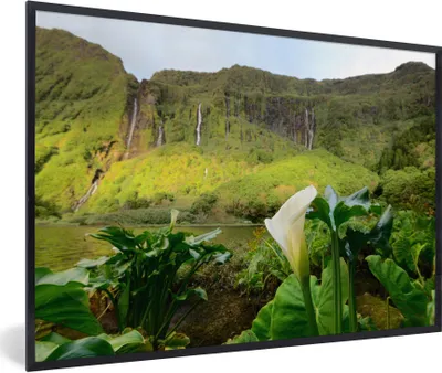 Produktbild von MuchoWow® Gerahmtes Poster Die grüne Natur an einer Klippe auf den Azoren 30x20 cm - Poster mit Schwarzem Bilderrahmen Wandposter Rahmen Foto Bilder - Kunstdruck - Bild-Poster
