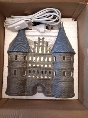 Produktbild von Wurm - Lichthaus Windlicht  Holsten-Tor Lübeck inkl. Beleuchtung aus Porzellan 20x22x8cm