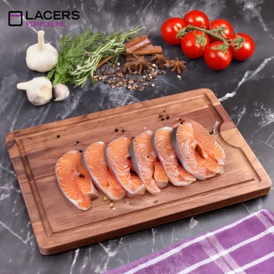 Produktbild von Lacers PurpleLine Holzschneidebrett aus Walnussholz mit Saftrille, Antirutsch-Füßen & edlem Design – Premium Schneidebrett-385x255x20mm