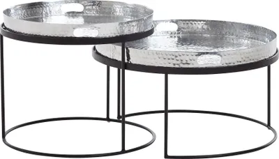 Couchtisch Set 2-teilig Rund Metall Silber Schwarz Hammerschlag in Gesamtansicht mit zwei verschachtelten runden Tischen mit Hammerschlag-Oberflächenstruktur.