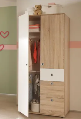 A child's bedroom with a wardrobe.