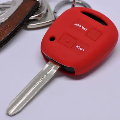Produktbild von Auto Schlüssel Silikon Schutz Hülle Rot kompatibel mit Toyota Yaris RAV 4 Aygo Corolla Avensis 2 Tasten Funk Fernbedienung