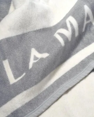 Produktbild von Lari Stripes Graue Decke