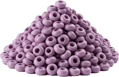 Imagen del producto de 1000 unidades. Cuentas de plástico con forma de pony, con un agujero grande, para hacer pulseras, color morado