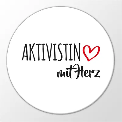 Produktbild von Huuraa Magnet Aktivistin mit Herz 59mm Kühlschrankmagnet rund Flaschenöffner Geschenkidee