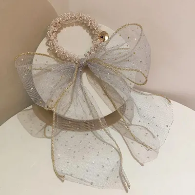 Produktbild von Chic Scrunchie mit Perle & Schleife im Imperial-Stil – reines Weiß