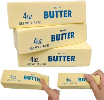 Produktbild von Butter Squishy XXL Salzbutter – Anti-Stress Spielzeug 13,5 × 4 × 4 cm