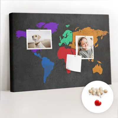 Obrázek produktu pro Korková nástěnka s kolíčky - Tabule s kolíky pro fotografie a poznámky - 60x40 cm - Připínáčky dřevěné 100 kusů - Mapa světa