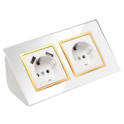 Produktbild von Glas Ecksteckdose Steckdose und Steckdose mit USB Steckdosenblock 45° Verteilerdose weiß mit goldenem Rand.