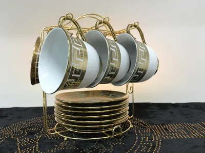 Produktbild von Porzellan Kaffee Tassen Set für 6 Personen Gold13Tlg Coffee Tassen Latte Cappuccino Metallständer Medusa Mäander Style 6X Tassen + 6 x Untertas