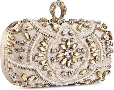 Imagen del producto de Bolsa de mano elegante con detalles de strass – Fabricada en poliuretano con forro de satén, medidas 19 x 5 x 9 cm, 2 cadenas (para llevar en la mano o al hombro), cierre de broche, color dorado champán