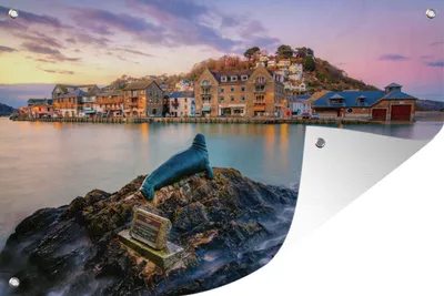 Produktbild von MuchoWow® 60x40 cm Outdoor-Poster Gartendeko Sichtschutz Garten Poster für den Garten  Ein Sonnenuntergang vor dem Hafen von Looe in Cornwall