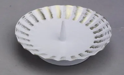 Produktbild von Kerzenleuchter weiß/gold aus Eisen mit Dorn Ø 11 cm Ideal für Taufkerzen, Kommunionkerzen